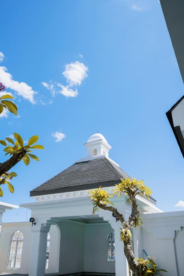 Surakarta  Mahalaya The Legacy Hotel מראה חיצוני תמונה